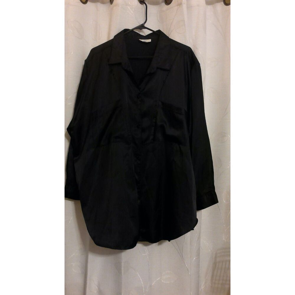 Satiny Michael's Black Button-Front Blouse – Classic & Versatile